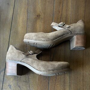 Dansko ‘Harlo’ Nubuck Leather Mary Jane’s in Mushroom